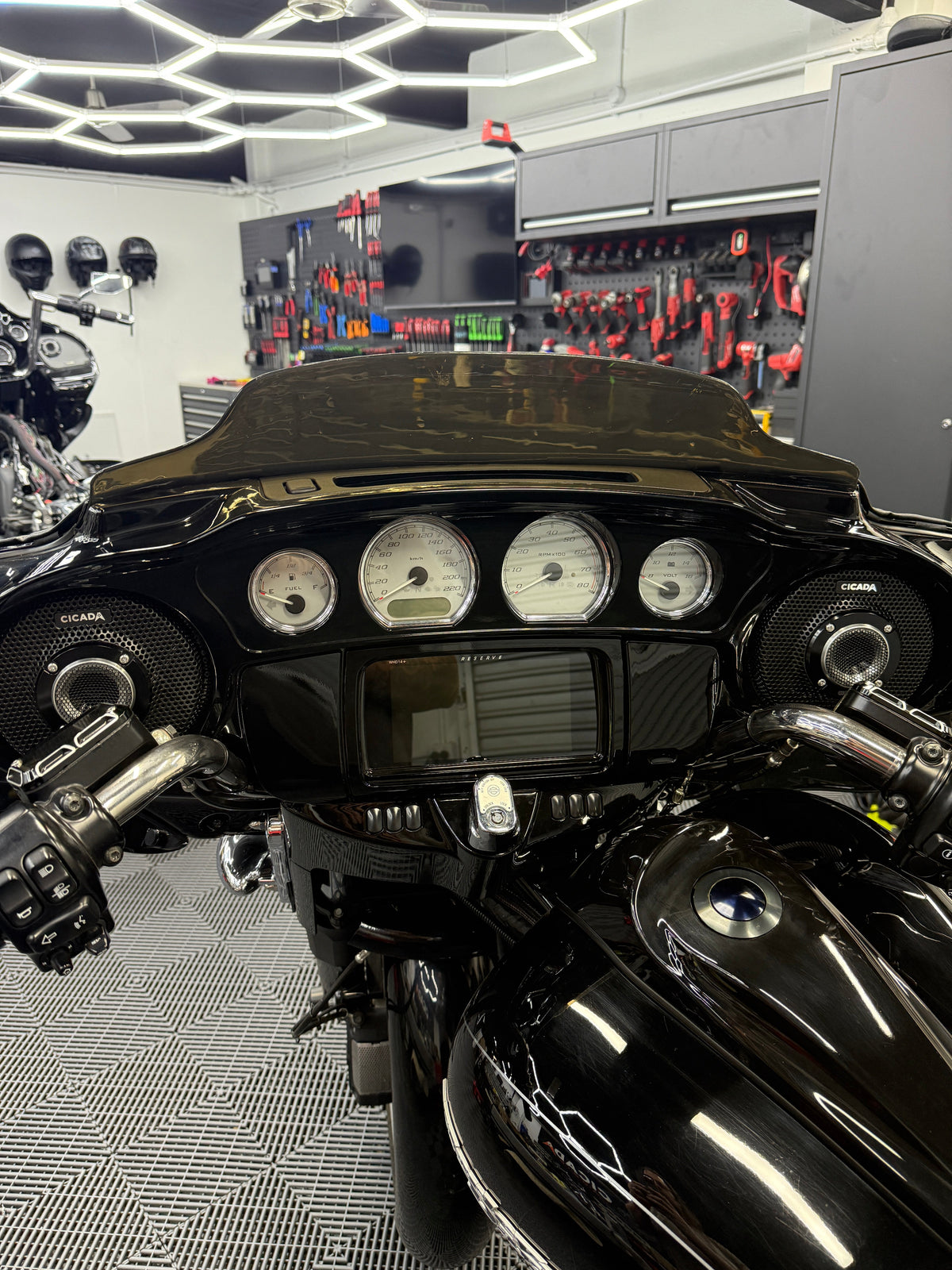 2016 Street Glide fairing with Cicada Audio 14CXK65.2 speakers and the SoundStream WHD14+ head unit