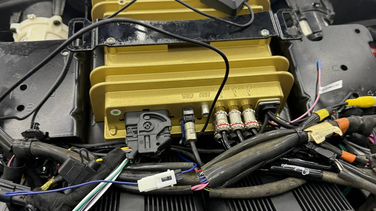 Overhead view of the V2 head unit, S8 DSP and dual SP4.900 amplifiers installed in the Road Glide fairing