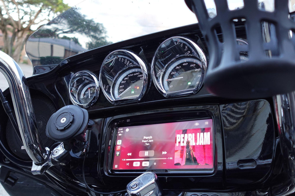 Wayne's Ultra Audio Overhaul: Harley Davidson Touring Sound Upgrade with Soundstream V2