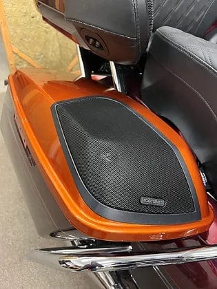 Hogtunes Retro 692-LID-RM – 6×9 Saddlebag Cut-In Kit with Speakers for Harley Touring (2014–2023)