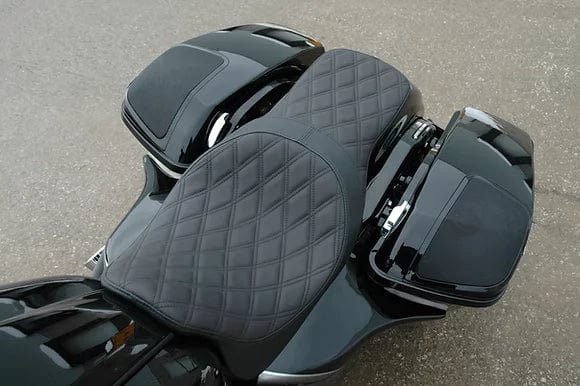 Wild Boar – 600W Amp + 4-Speaker Kit with 6×9" Saddlebag Lids for Street Glide 2014–2023